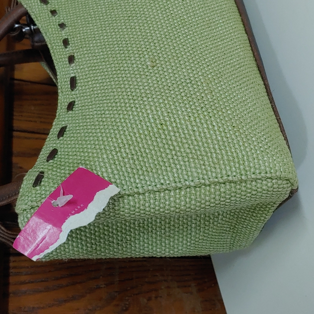 Relic ๐ Small Crossbody Handbag - Picture 7 of 16